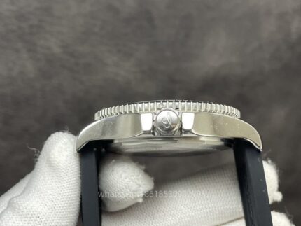 Breitling Superocean Mens Watch 42mm CAL.2824 Automatic Mechanical Movement Stainless Steel Watches - Image 6