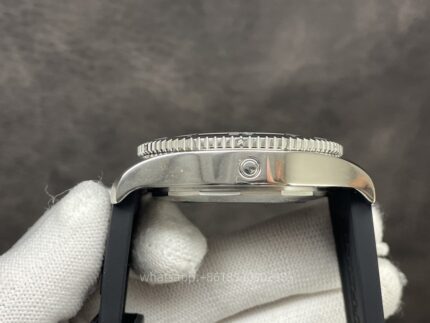 Breitling Superocean Mens Watch 42mm CAL.2824 Automatic Mechanical Movement Stainless Steel Watches - Image 7