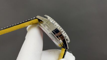 Breitling Navitimer Mens Watch 42mm CAL.B01 Automatic Mechanical Movement Stainless Steel Watches - Image 4