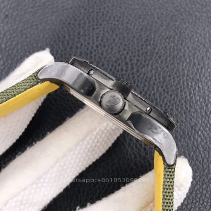 Breitling Avenger Mens Watch 44mm CAL.2824 Automatic Mechanical Movement Stainless Steel Watches - Image 5