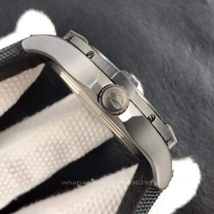 Breitling Avenger Mens Watch 44mm CAL.2824 Automatic Mechanical Movement Stainless Steel Watches - Image 6