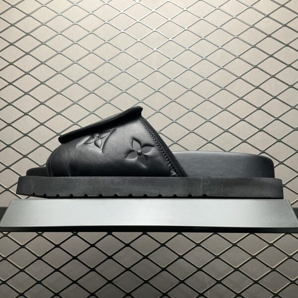 Louis Vuitton LV Oasis Miami Damier Slippers